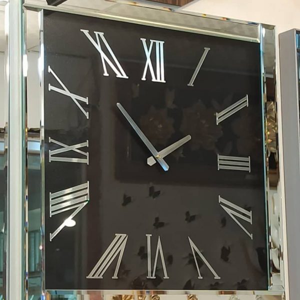 ساعت دیواری مربع با طرحی ویژه